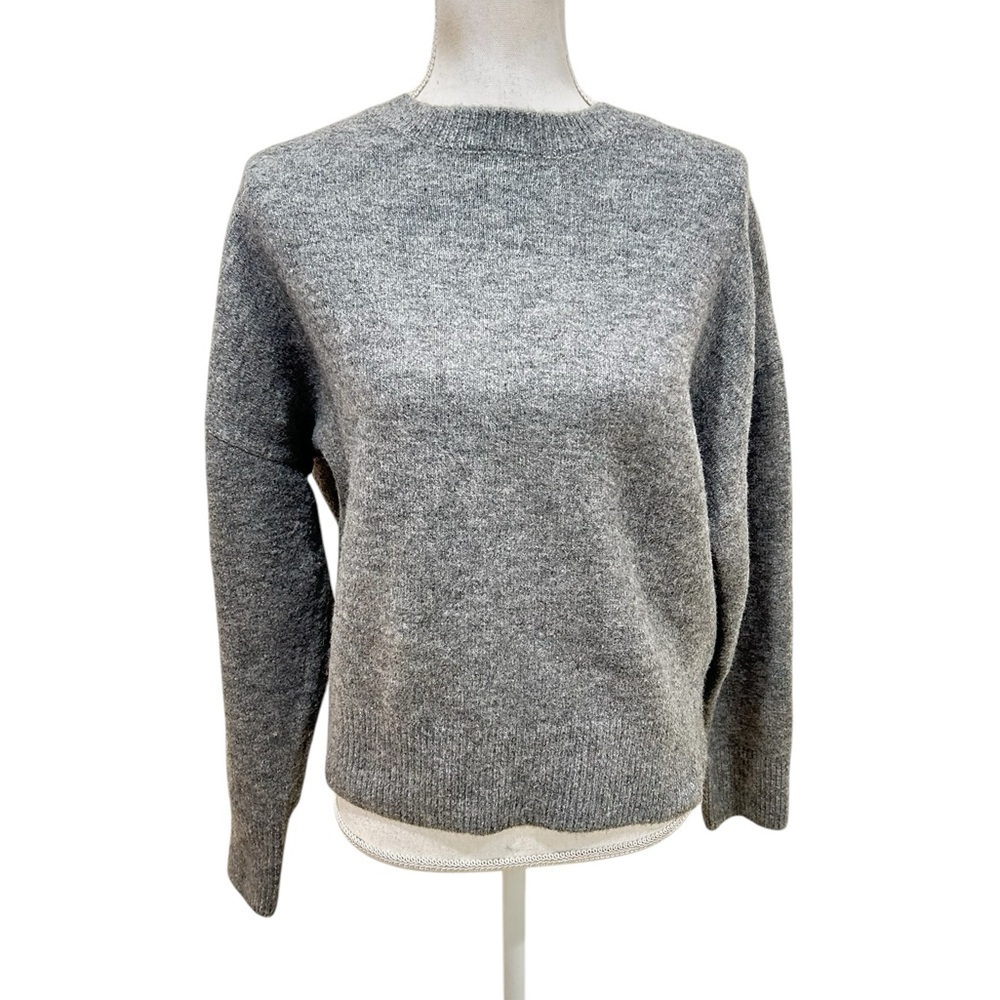 Zara gray wool blend oversized crew neck cropped
Dolman sleeves size small